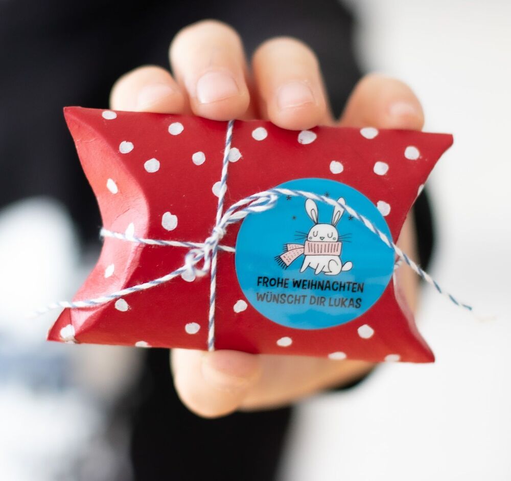 How to decorate your gifts with personalized Christmas labels Blog